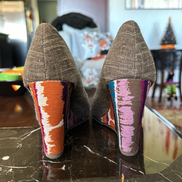 Shoes - Picture 3 of 6